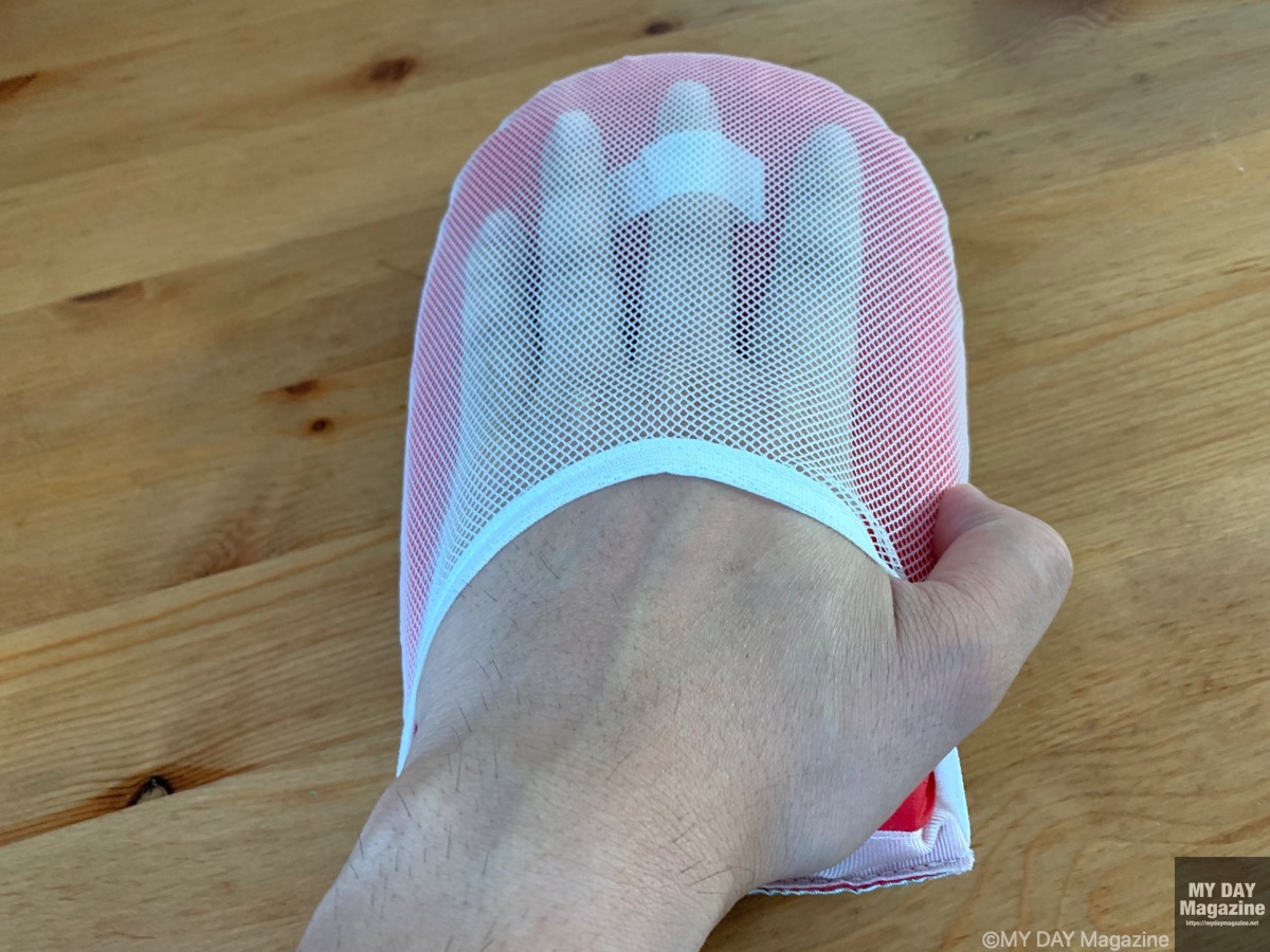 ダイソーで見つけた「アイロングローブ」はスチームアイロンと一緒にあると便利の買いのアイテム！！