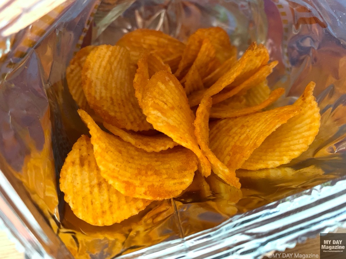 シンガポール限定のカップヌードルのポテトチップ「トムヤムクン」味がクセがなく美味かった！