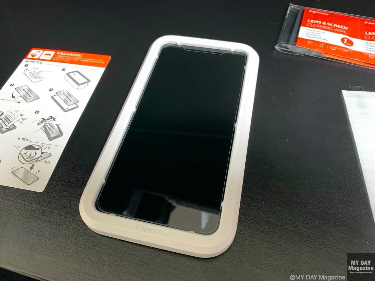 iPhone11 Pro Max用の液晶ガラスSpigen「AlignMaster」は安定の品質。ガイド枠付きで貼り付けも簡単!